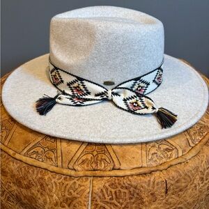 Stylish Light Gray Hat with Aztec Band